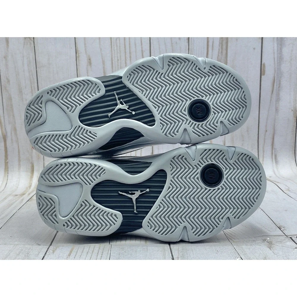 Nike Womens Air Jordan Retro 14 Low Metallic Silver Size‎ 5.5 DH4121 060